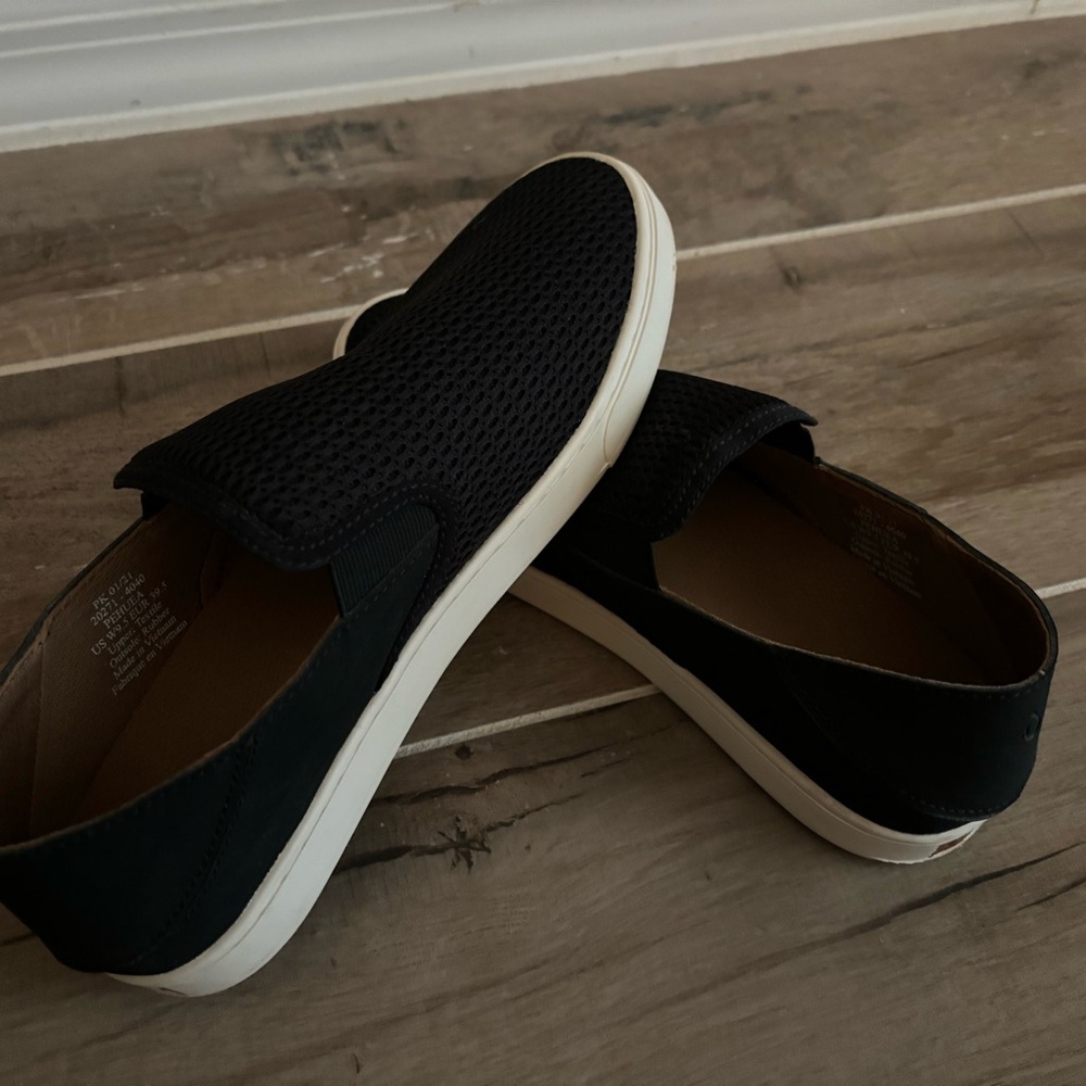 Olukai Woman’s Pehuea 9.5 slip on sneakers